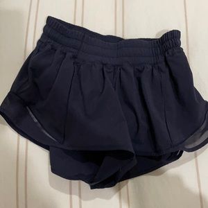 Lululemon low rise short 2.5